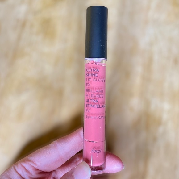 Brand New Ultra Shine Lipgloss Pink with Subtle Sparkles - Picture 4 of 12